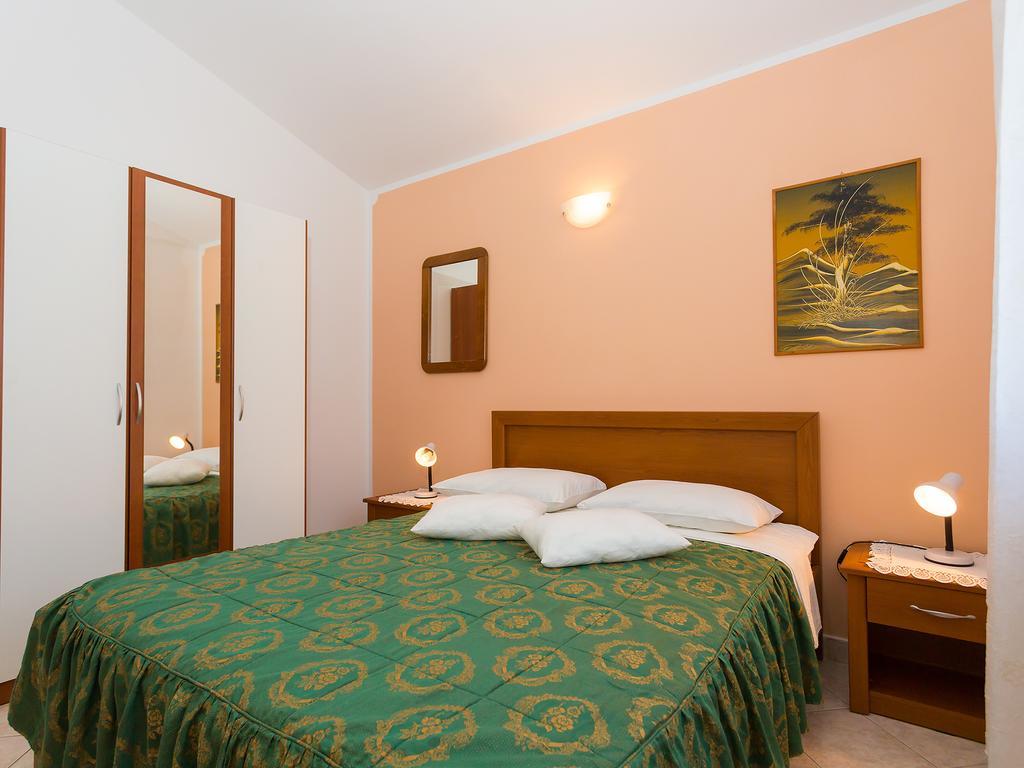 Apartments Graziella โปเรช ภายนอก รูปภาพ